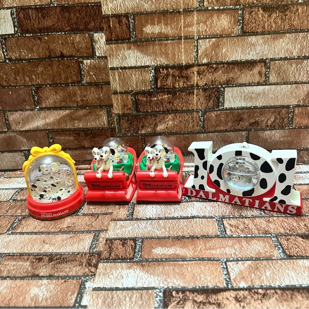 101 Dalmatians Snow Globe and Figurine Set